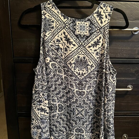 W5 Concepts Blue and White Porcelain Print Bow Back Sleeveless Flowy Tile Blouse - Picture 1 of 6